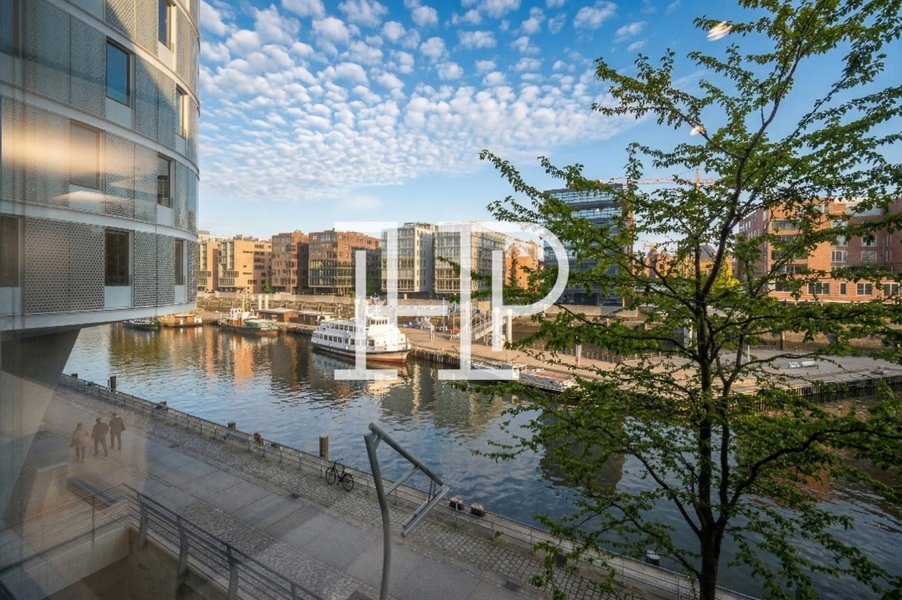 Büro mit Blick in den Kai