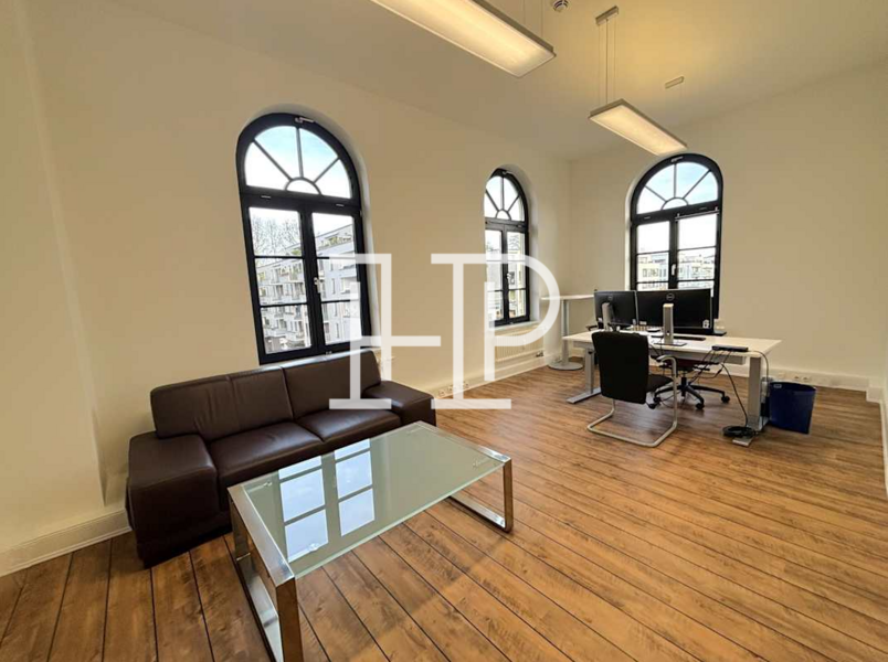 Büro mit sozialem Bereich