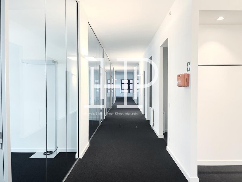 Büro mit viel Glas