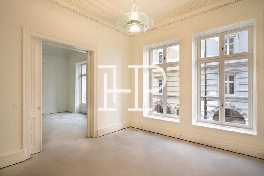 Büro mit Flügeltür