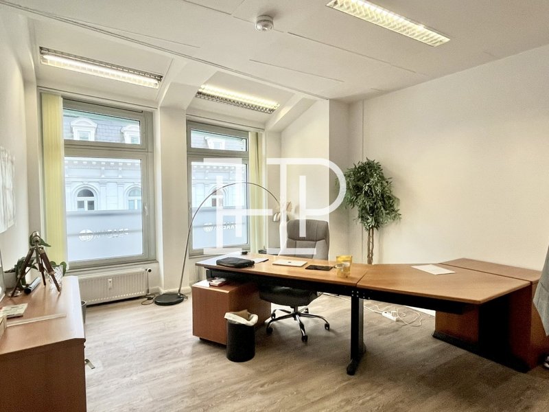 Großes Büro