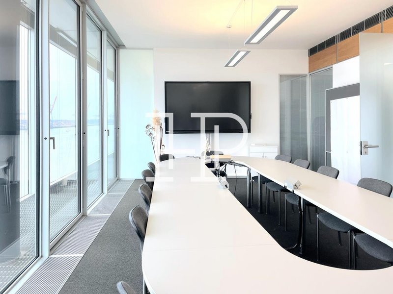 Großzügige Meetingräume