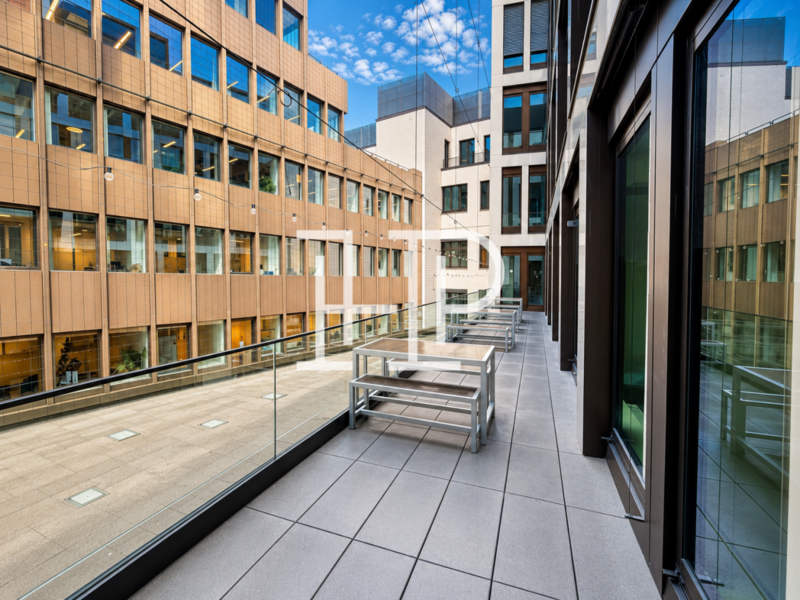 Eigene Terrasse 2. OG